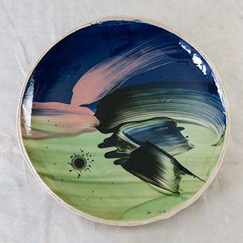 Free-form stoneware dish with brushed slip decoration – UK private collection