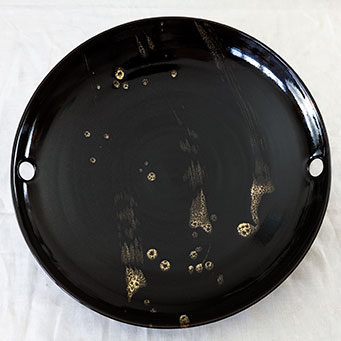 Large stoneware platter with tenmoku glaze and brushwork decoration – UK private collection